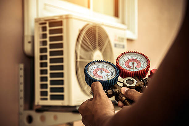 Professional Hvac technician working in Omaha, TX